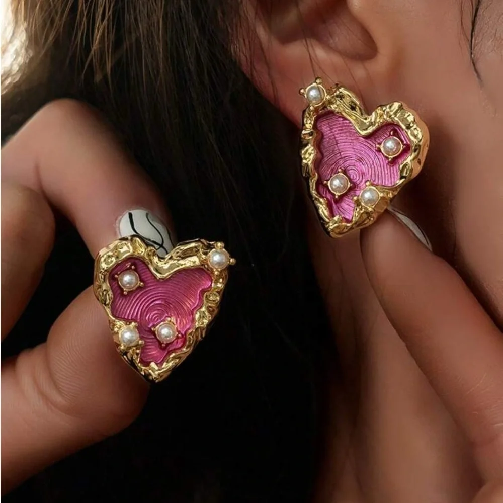 Vintage Retro Heart Earrings with Pearls - Picture 4 of 4